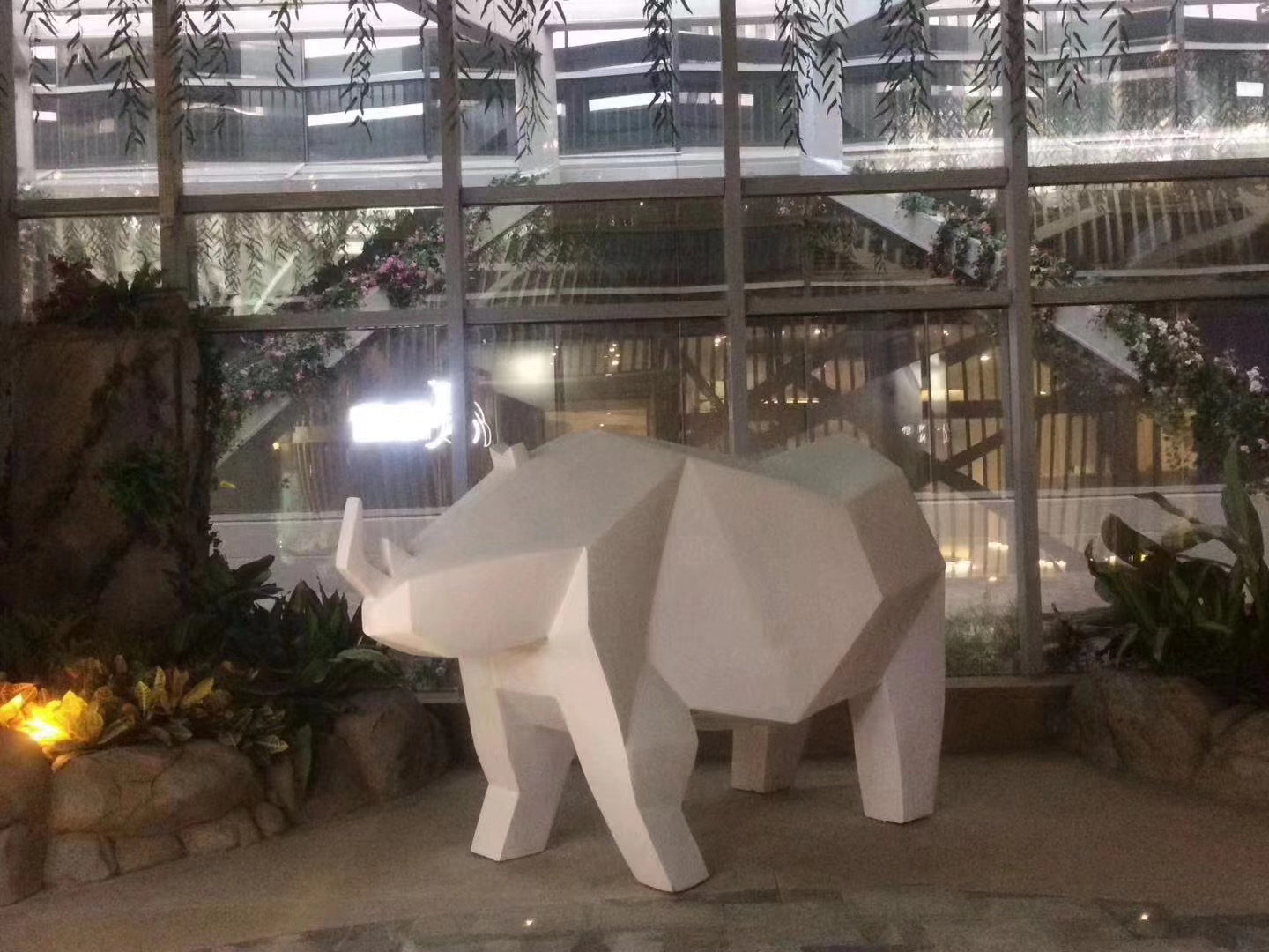 玻璃鋼動物犀牛雕塑